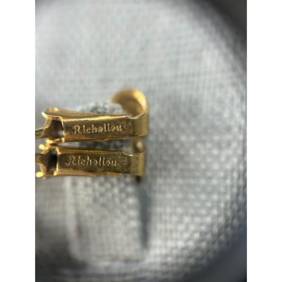 Vintage Richelieu Pearl Drop Clip Ons Earrings Gold Tone - Picture 2 of 3